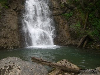 Gleich neben der Hütte ein Naturpool