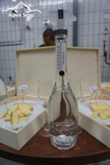Edelbrand Verkostung mit Käse