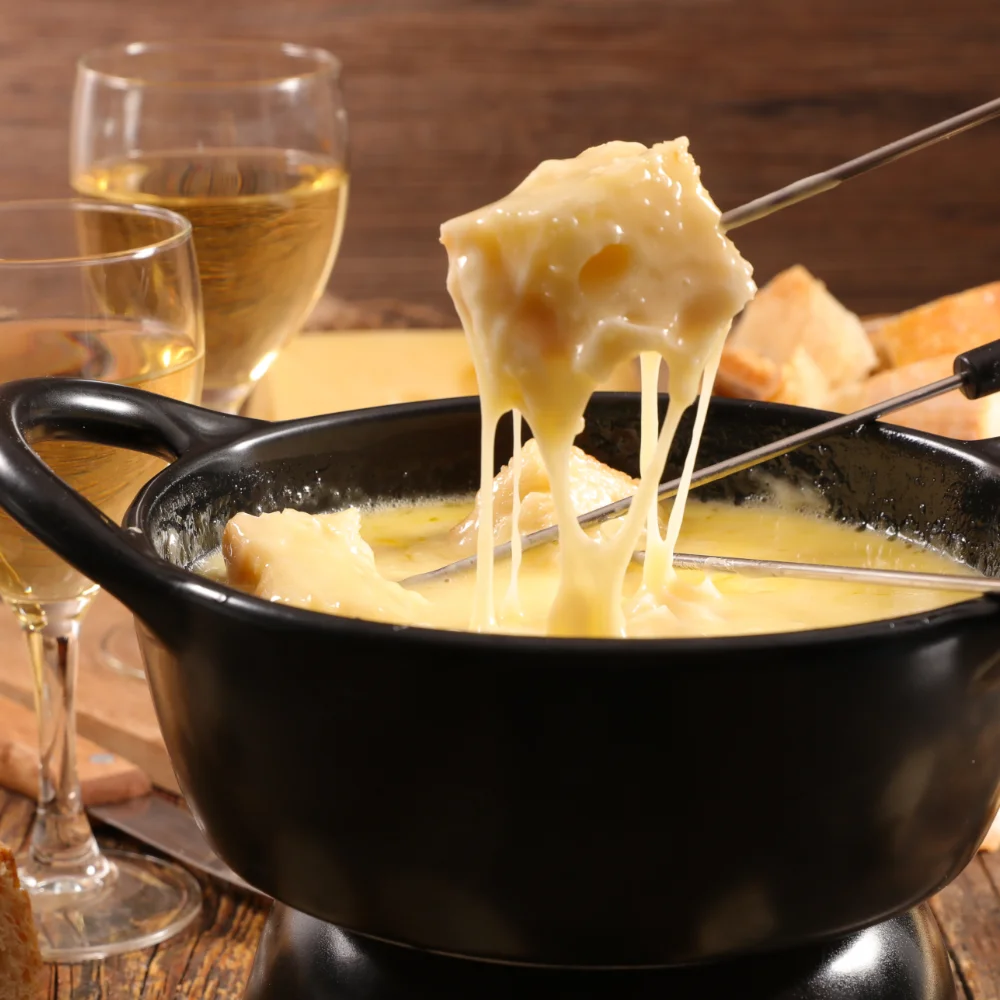 KÄSEFONDUE | PREMIUM Qualität - 100% frei von Geschmacksverstärkern | Käse Fertiggericht Spezialität im Beutel - aromatisch + würzige Genuss Garantie | 500 Gramm